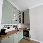 Coral Bay - Beachfront With Free Parking Варна