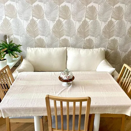 Coral Bay - Beachfront With Free Parking Apartament *