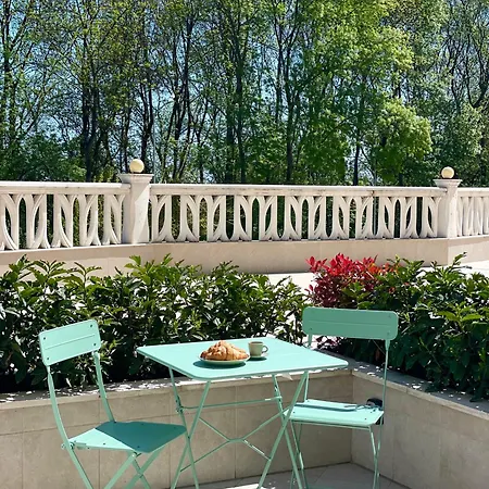 Apartman Coral Bay - Beachfront With Free Parking Várna