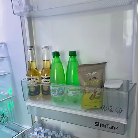 Coral Bay - Beachfront With Free Parking Apartman *