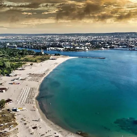 Apartman Coral Bay - Beachfront With Free Parking