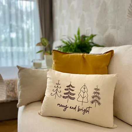 Coral Bay - Beachfront With Free Parking Várna