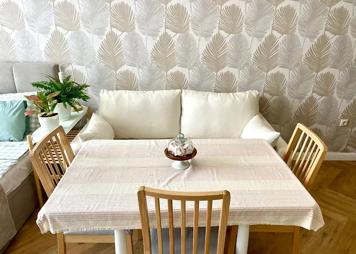 Coral Bay - Beachfront With Free Parking Apartament *