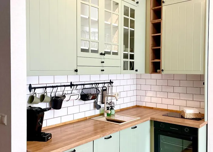 Coral Bay - Beachfront With Free Parking * Warna