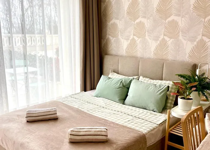 Coral Bay - Beachfront With Free Parking * Warna