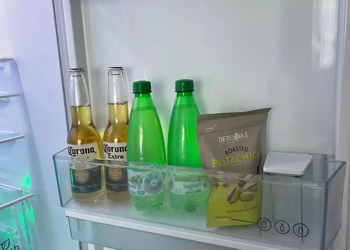 Coral Bay - Beachfront With Free Parking Apartamento *