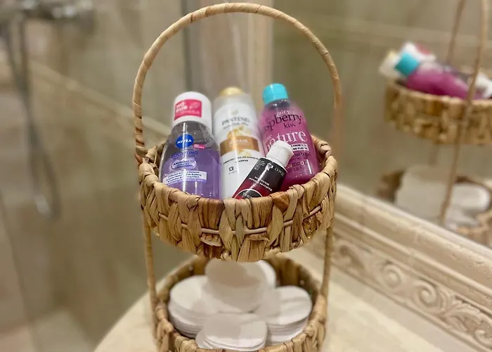 Coral Bay - Beachfront With Free Parking * Warna