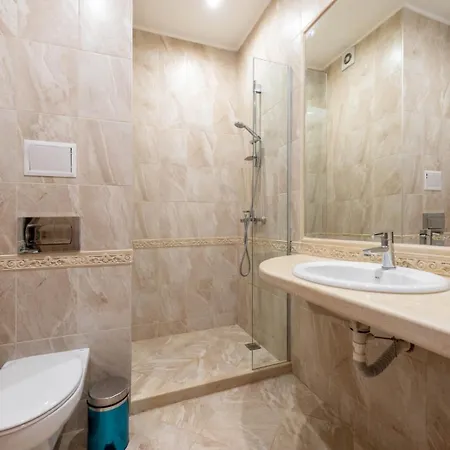 Apartment Coral Bay - Beachfront With Free Parking Warna