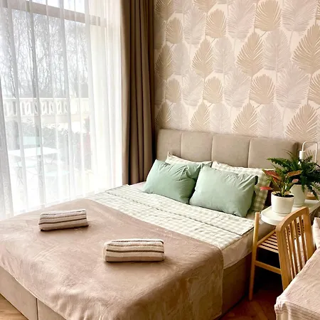 Coral Bay - Beachfront With Free Parking * 바르나