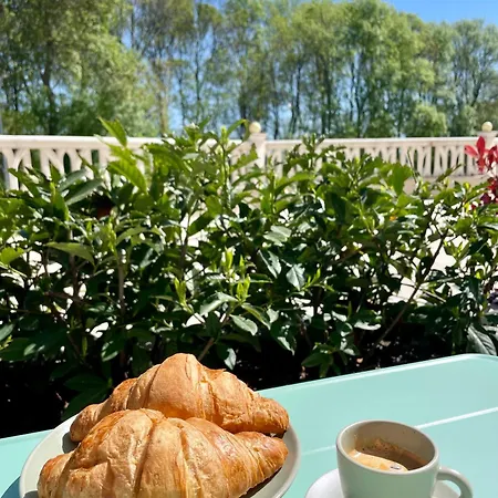 Apartment Coral Bay - Beachfront With Free Parking Warna