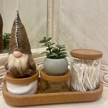 Coral Bay - Beachfront With Free Parking Apartment *