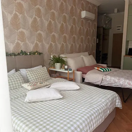 Coral Bay - Beachfront With Free Parking Apartment *