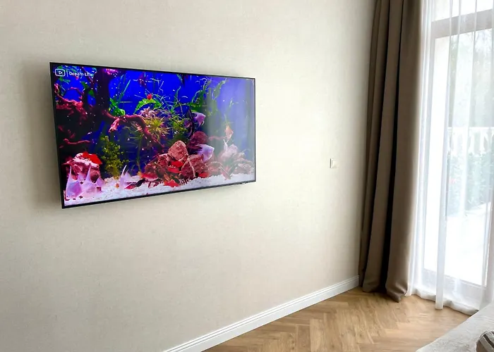 Coral Bay - Beachfront With Free Parking Апартаменты *