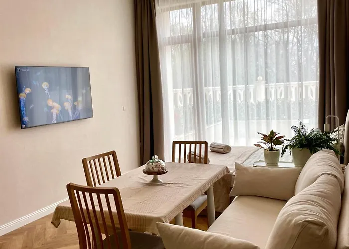 Coral Bay - Beachfront With Free Parking Варна