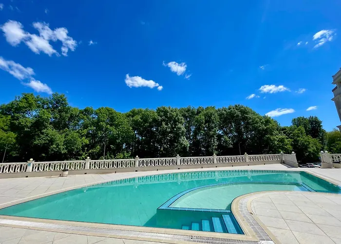 Coral Bay - Beachfront With Free Parking